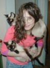 Silvina enseignante d'espagnol avec les chattes Violeta et Lila